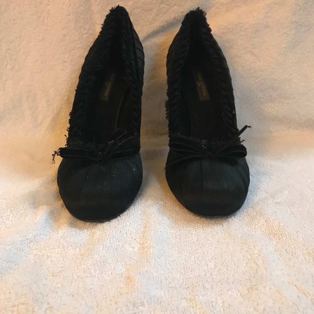 LOUIS VUITTON Black Satin Pleated Balmoral Bow Detail Heels Pumps